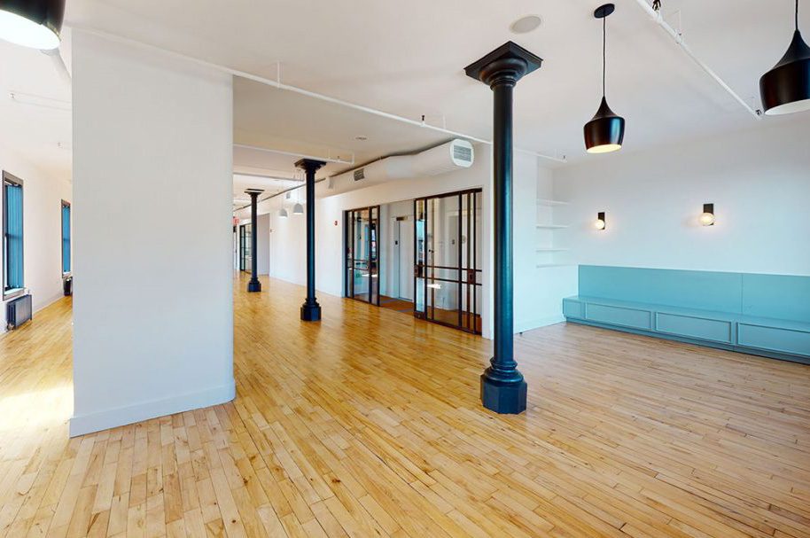 Loft floor with a cast-iron column and built-in bench